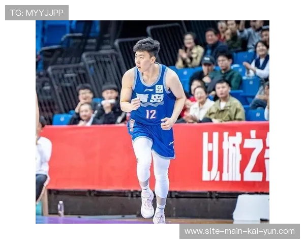 青岛队段昂君三分10中6 年轻球员成长助力球队回升前四 青岛队段昂君三分10中6 年轻球员成长助力球队回升前四