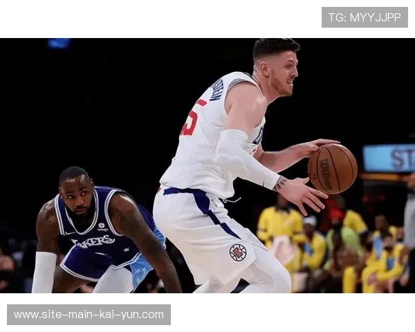 快船防守体系从传统蹲坑转型 空间化要求机动性协同 快船防守体系从传统蹲坑转型 空间化要求机动性协同